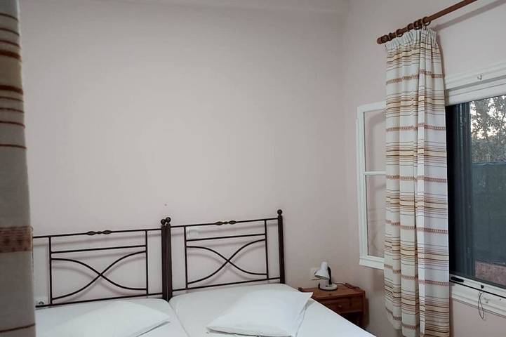 Gîte pour 2 personnes, avec jardin dans Kavos - 4