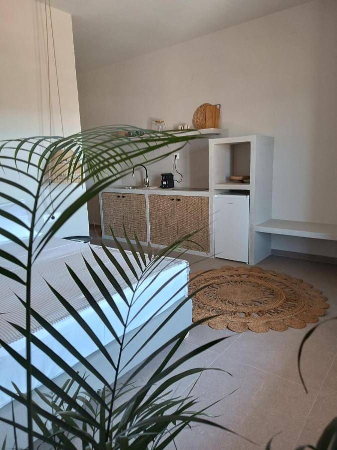Location de vacances pour 2 personnes, avec balcon ainsi que jardin et vue dans Finikas - 2