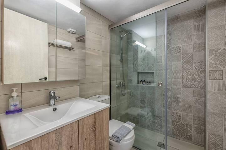 Ferienwohnung für 3 Personen, mit Pool und Balkon - 1