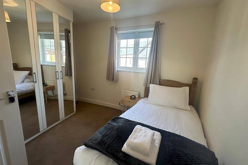 Entire apartment, A Stylish home away from home | Pass the Keys in Myland, Colchester