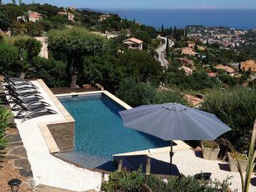 Gîte pour 3 personnes, avec terrasse ainsi que piscine et jardin à Cavalaire-sur-Mer