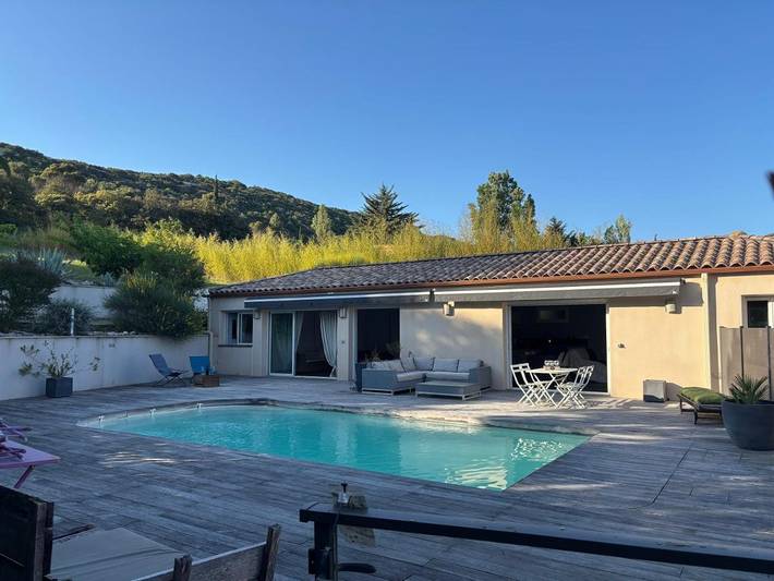 Gîte pour 2 personnes, avec jardin ainsi que jacuzzi et piscine à Vailhauquès