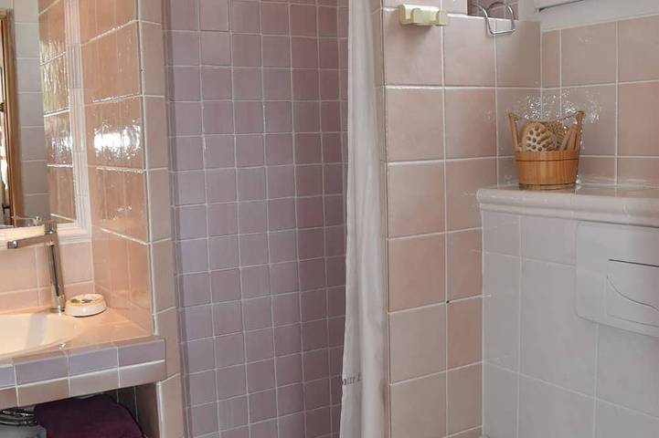 Gîte pour 3 personnes, avec jardin et terrasse à Ampus - 4