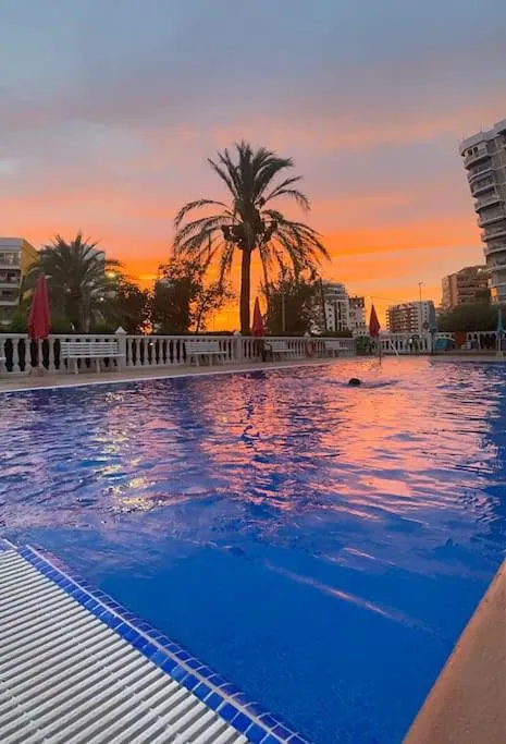 Apartamento de vacaciones para 6 personas, con piscina además de balcón y vistas - 1