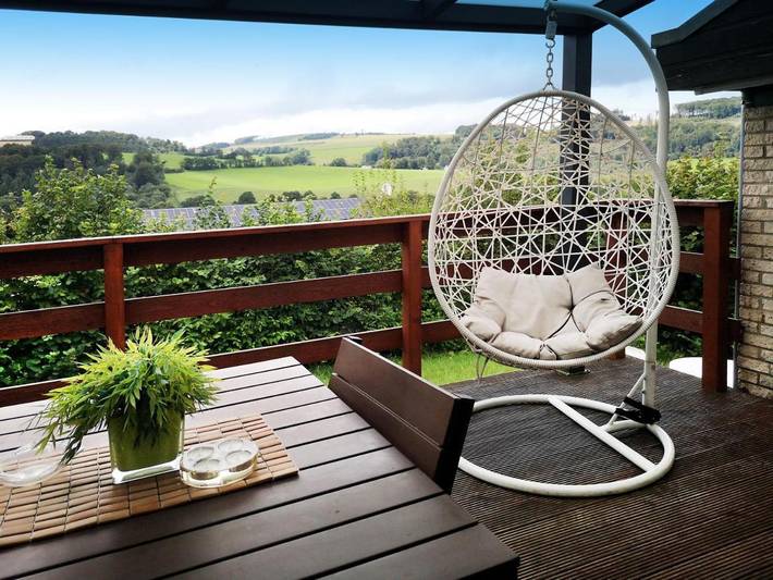 Ferienhaus für 6 Personen, mit Terrasse und Garten sowie Seeblick und Ausblick in Meschede
