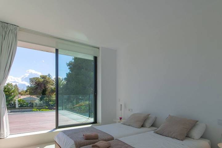 Moderne Villa für 6 Personen mit Pool, nur 180 m vom Strand von Muro, Port Alcudia entfernt in Playa de Muro, Muro