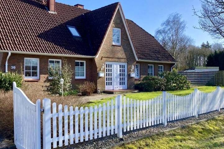 Ferienwohnung für 4 Personen, mit Garten und Balkon, mit Haustier
