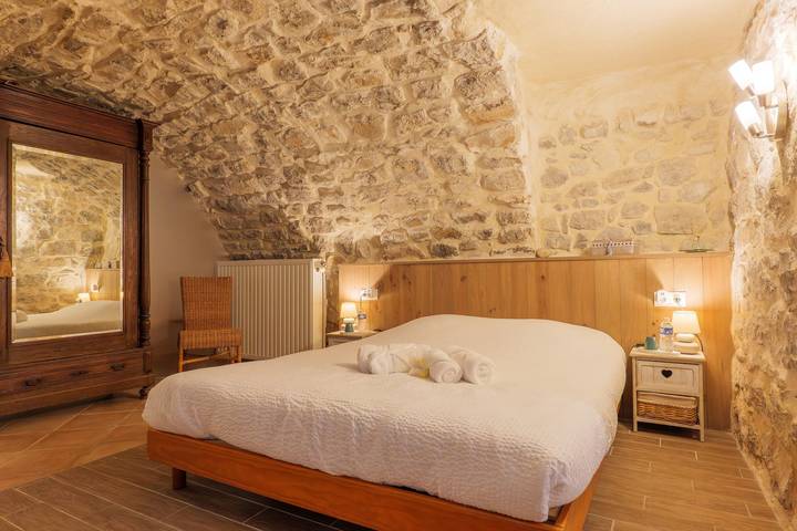 Chambre d’hôte pour 2 personnes, avec jacuzzi et jardin en Ardèche