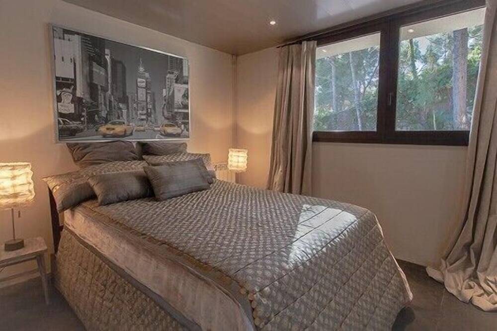 Luksuriøse og moderne utstyrt land villa, komfortabelt å sove 22 in Olivella, Garraf