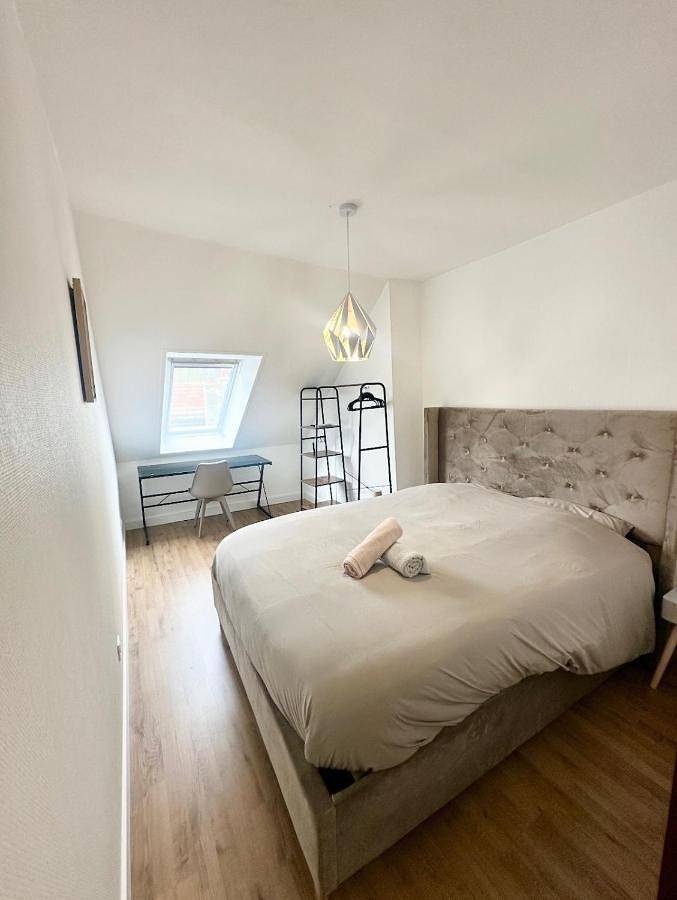 Appartement entier, Le Relais Terrace and Charm of Paray 10 personnes in Paray-le-Monial, Région de Charolles