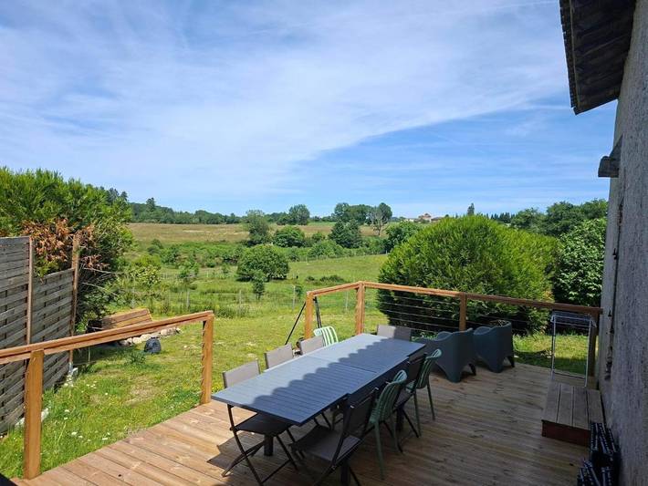 Location de vacances pour 5 personnes, avec vue ainsi que jardin et vue sur le lac, adapté aux familles à Champniers-et-Reilhac
