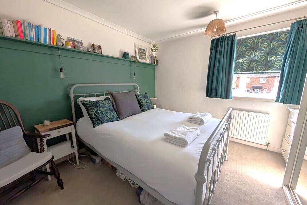 Chichester House I Secure Garden I Parking I Close to Goodwood in Chichester, West Sussex