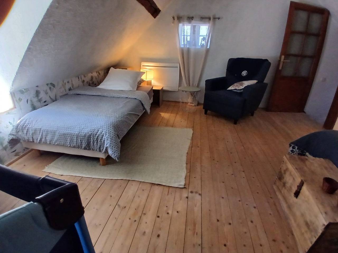 Gîte familial à Arrou avec jardin, babyfoot, mezzanine suspendue et cuisine équipée in Arrou, Région de Châteaudun