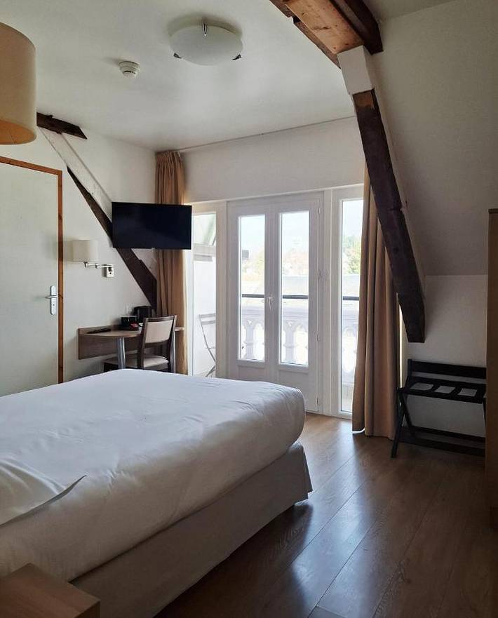 Hôtel pour 2 personnes, avec terrasse à Ussel - 2