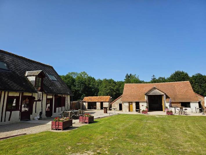 Location de vacances pour 12 personnes, avec jardin ainsi que vue et piscine à Crouy-sur-Cosson - 3