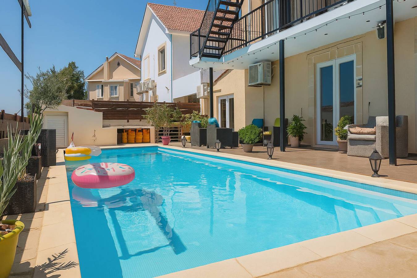 Comfy room with sea view in Villa private pool in Larnaca Distrikt