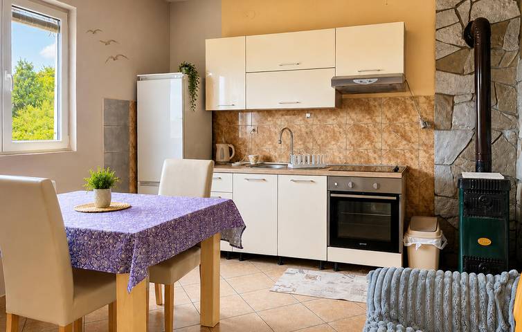 Ganze Ferienwohnung, Gemütliche 70 m² große Wohnung mit Terrasse, Parkplatz und voll ausgestatteter Küche in Skradin, Šibenik-Knin