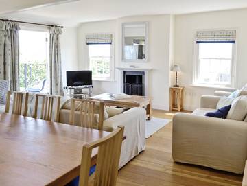 Vacation Rental for 8 Guests in Lyme Regis, Jurassic Coast, Picture 3