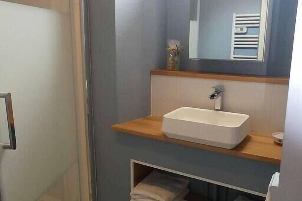 Entire apartment, Luxury apartment - with terrace and sea view in Arromanches-les-Bains, Bayeux region