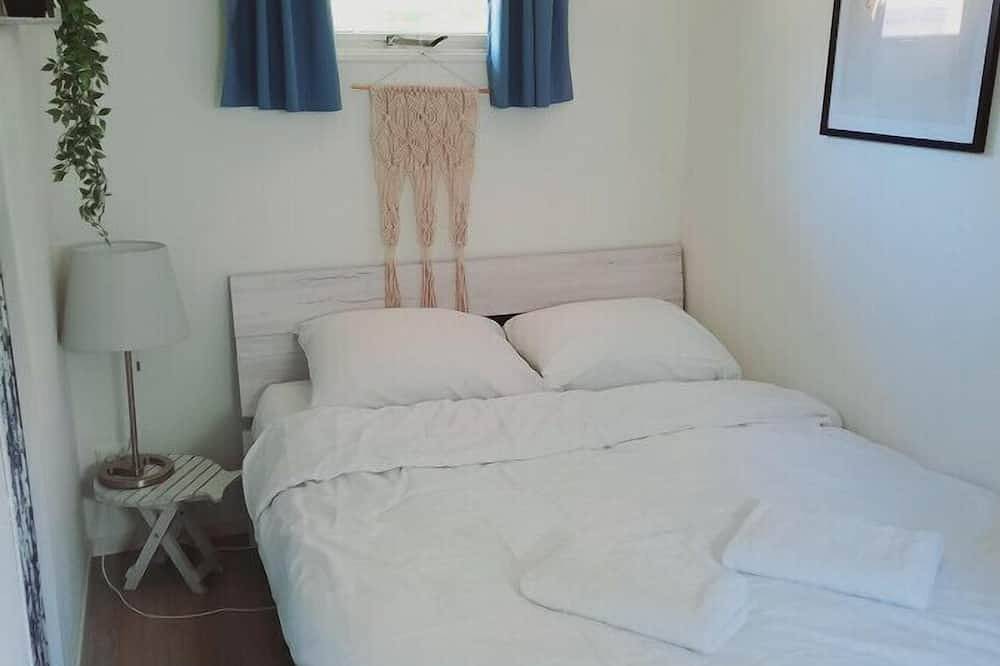 Cozy furnished cabin on a peaceful park in Putten, Veluwe