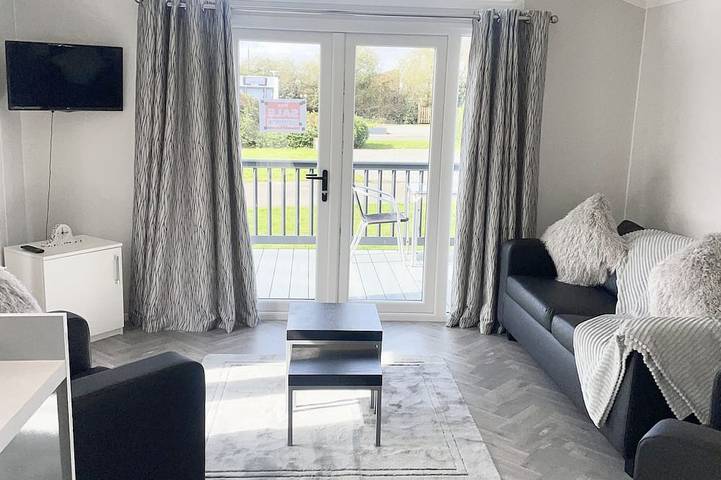 Glamping for 4 people, with balcony in Nottinghamshire