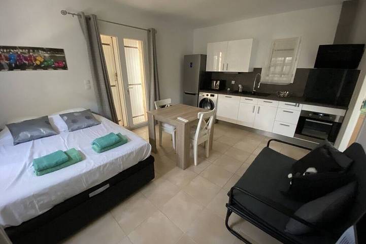 Location de vacances pour 8 personnes, avec jardin à Roquefort-les-Pins - 3