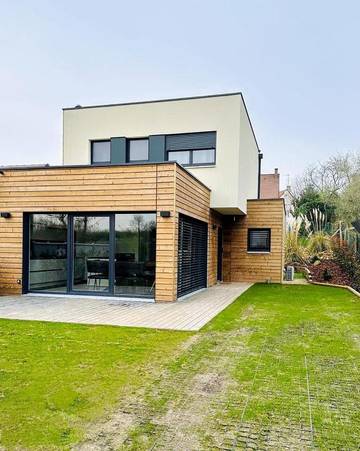 Gîte pour 10 personnes, avec jardin ainsi que terrasse et sauna à Condé-Sainte-Libiaire