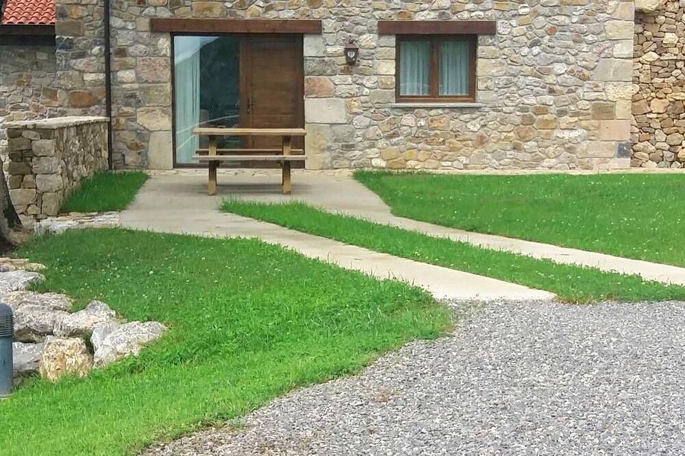 Apartamentos Rurales 'casa la Piedra', El Fresnu in Parres, Costa Verde (Spain)