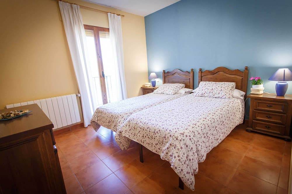 In Casa Amapola you can enjoy all the comforts of the city in Piñuécar, Madrid Province