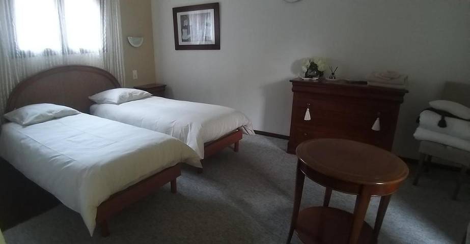 Chambre d’hôte pour 4 personnes, avec vue et jardin à Parigné-l'Évêque