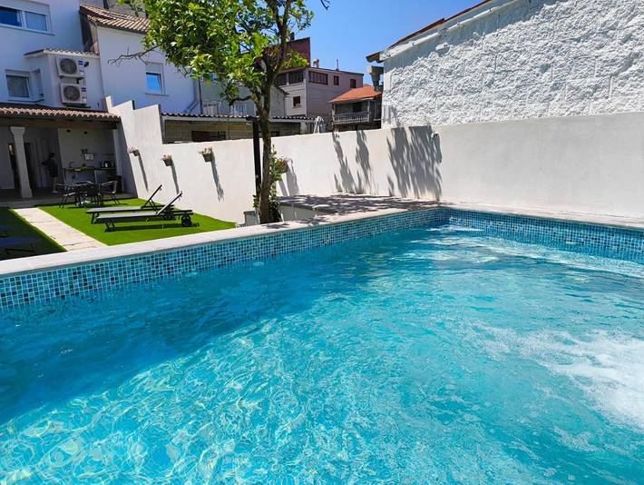 Gîte pour 2 personnes, avec vue et piscine ainsi que terrasse et jardin à Padrón - 4