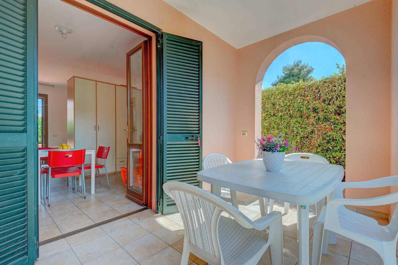 Apartamento entero, Apartamento 'Il Sarago' con terraza privada y aire acondicionado in Marina di Campo, Campo nell'Elba