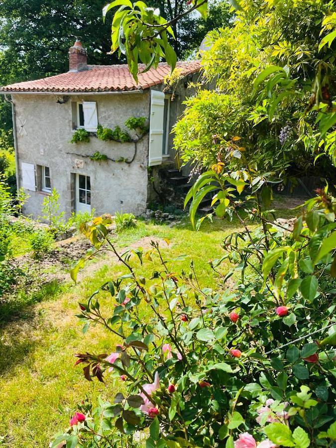 Location de vacances pour 4 personnes, avec jardin et vue à Mortagne-sur-Sèvre
