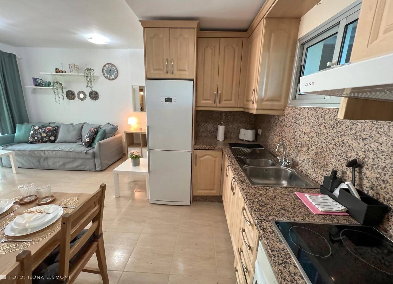 Apartamento Isla Feliz: piscina comunitaria, terraza privada y wifi en San Miguel de Abona in Las Adelfas, San Miguel de Abona