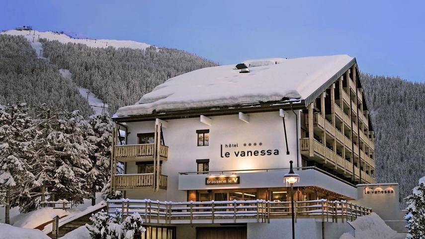 Hôtel pour 5 personnes, avec Balcon et Terrasse ainsi que Jacuzzi et Sauna à Bagnes
