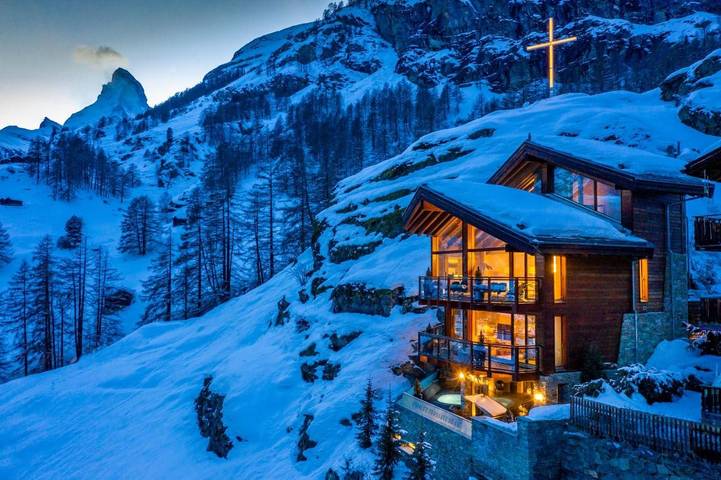 Chalet für 13 Personen, mit Balkon und Whirlpool sowie Terrasse und Pool