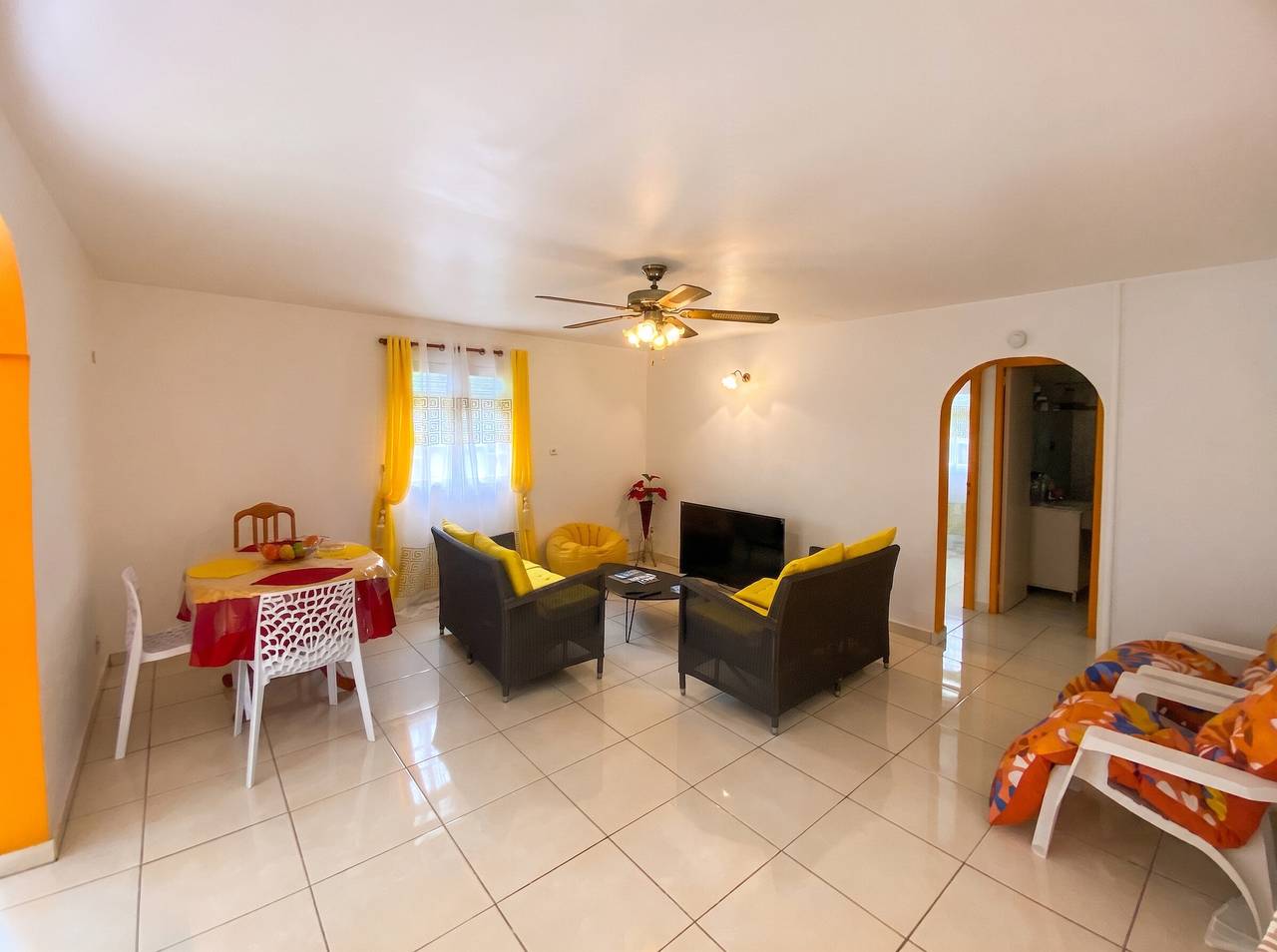 Casa encantadora en Baie-Mahault con jardín cercado in Baie-Mahault, Guadalupe