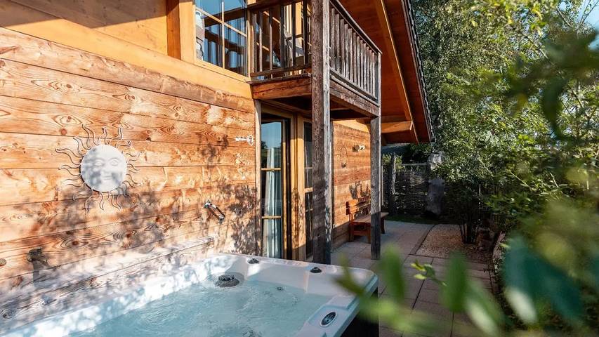 Ferienhaus für 6 Personen, mit Pool und Garten sowie Sauna und Balkon