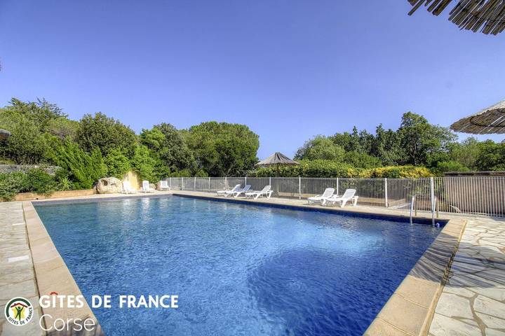 Casa de huéspedes para 3 personas, con vistas y terraza además de jardín y piscina - 1