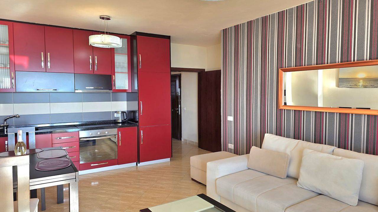 Geheel vakantieappartement, Vakantieappartement voor 3 personen met balkon in Albanië