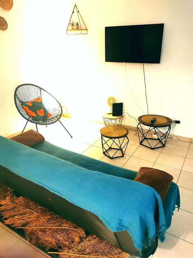 Gîte pour 4 personnes, avec vue et terrasse ainsi que piscine et jardin, animaux acceptés à Saint-Jory - 4