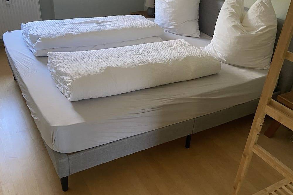 Ganze Wohnung, Geräumige und modern eingerichtete Ferienwohnung für Familien in Bergen in Bergen (Chiemgau), Chiemsee