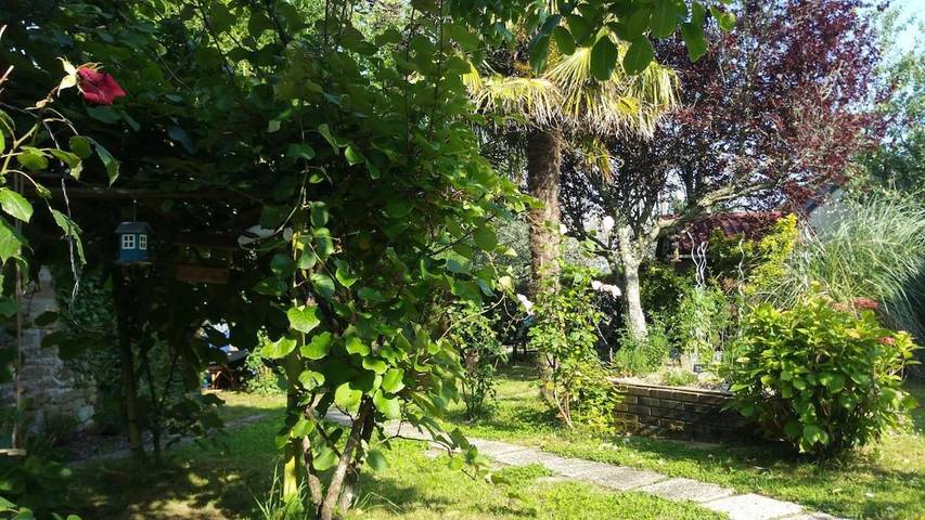 Location de vacances pour 3 personnes, avec jardin à Logonna-Daoulas