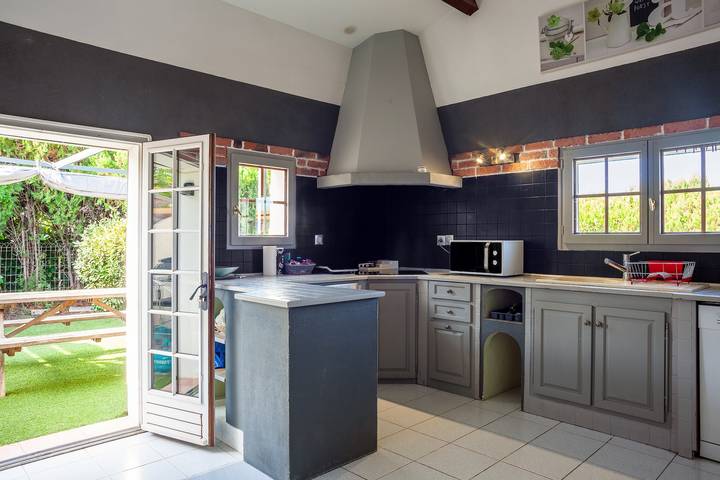 Maison Roxane with Pool, Private Terrace, and Wi-Fi in Six-Fours-les-Plages, Mediterranean Coast (France)