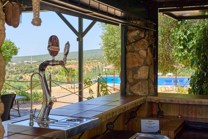Landhaus El Mirador mit Pool, Grill, Bergblick & WLAN im Naturpark in Hornachuelos, Sierra de Hornachuelos