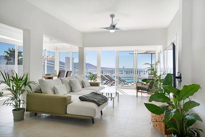 Casa de vacaciones 'Field Of Dreams' con vistas al mar, piscina privada y Wi-Fi in Playa Blanca, Yaiza