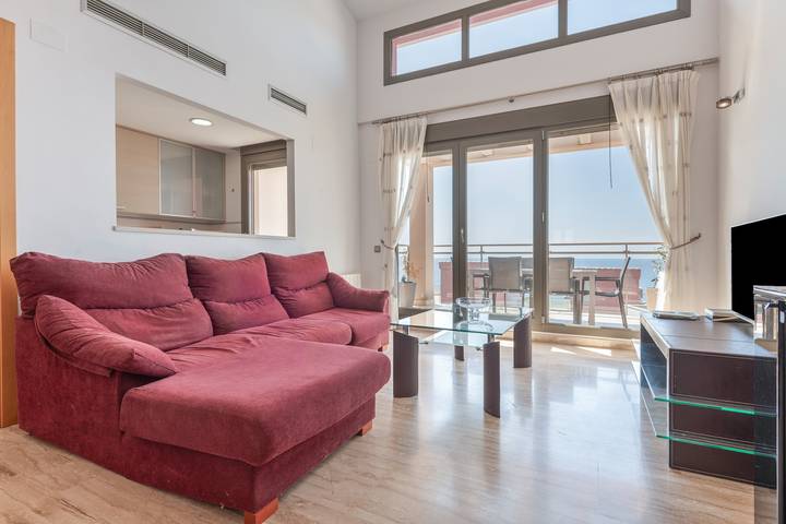Apartamento entero, Apartamento Sea and Pines con vistas al mar, terraza, piscinas compartidas y Wi-Fi in Oropesa del Mar, Costa del Azahar
