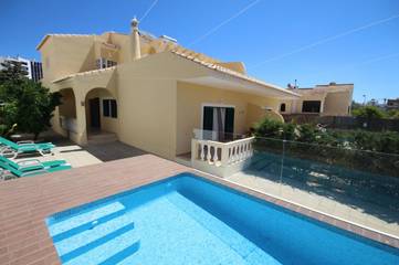 Villa pour 14 personnes, avec vue ainsi que jardin et piscine à Portimão