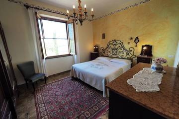Villa for 6 People in San Gimignano, Siena Province, Photo 1