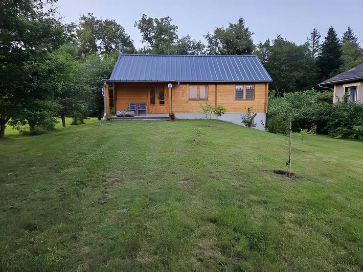 Gîte pour 5 personnes, avec terrasse et jardin, animaux acceptés à Clergoux